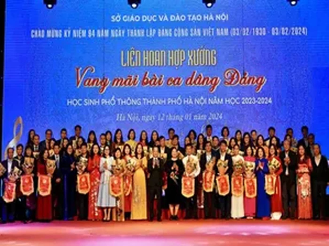 Hoạt động Đoàn Thanh niên Trường THPT Liên Hà 8