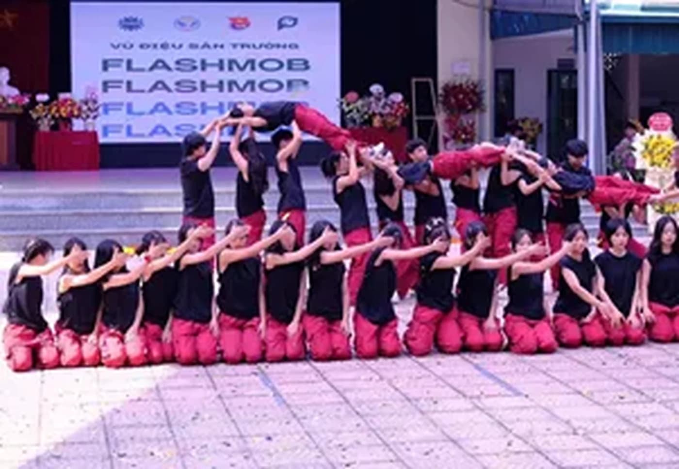 Hoạt động Đoàn Thanh niên Trường THPT Liên Hà 5