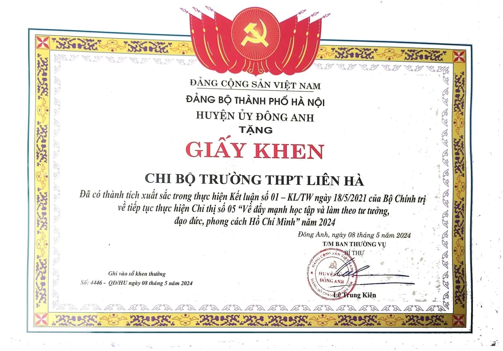 Giấy khen, bằng khen Chi bộ Trường THPT Liên Hà 10