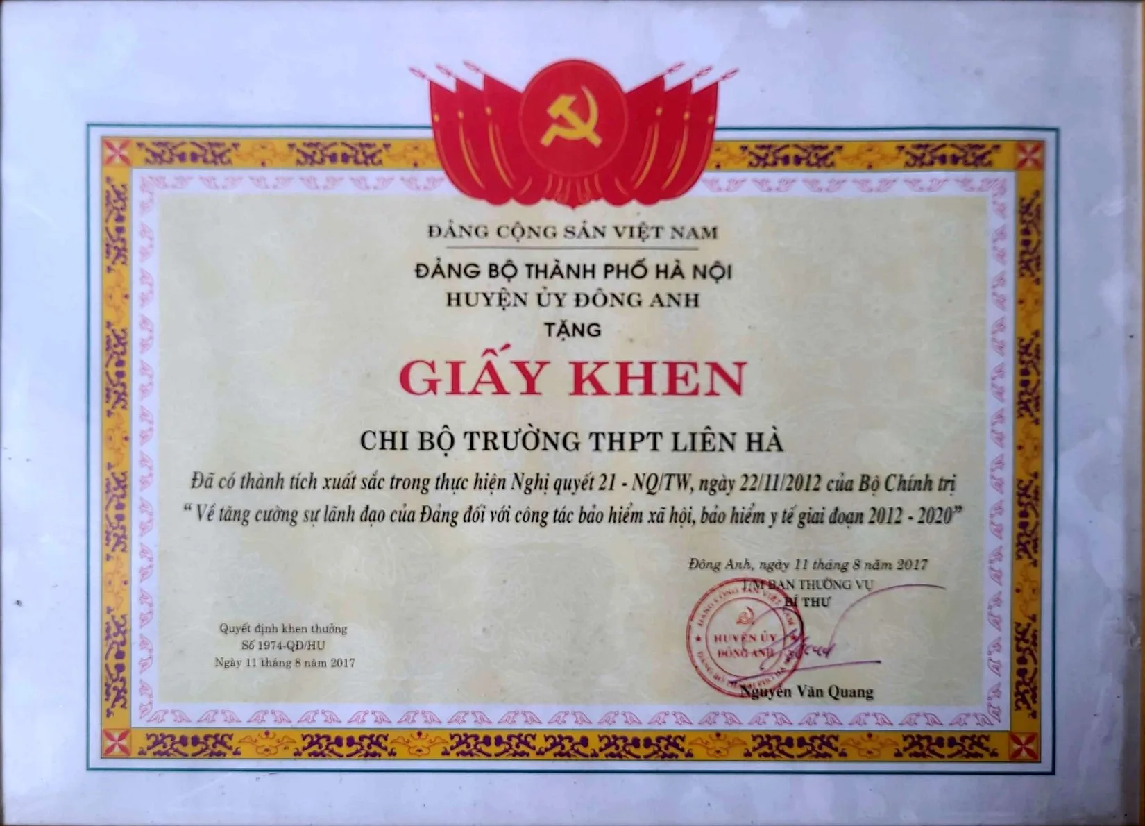 Giấy khen, bằng khen Chi bộ Trường THPT Liên Hà 3