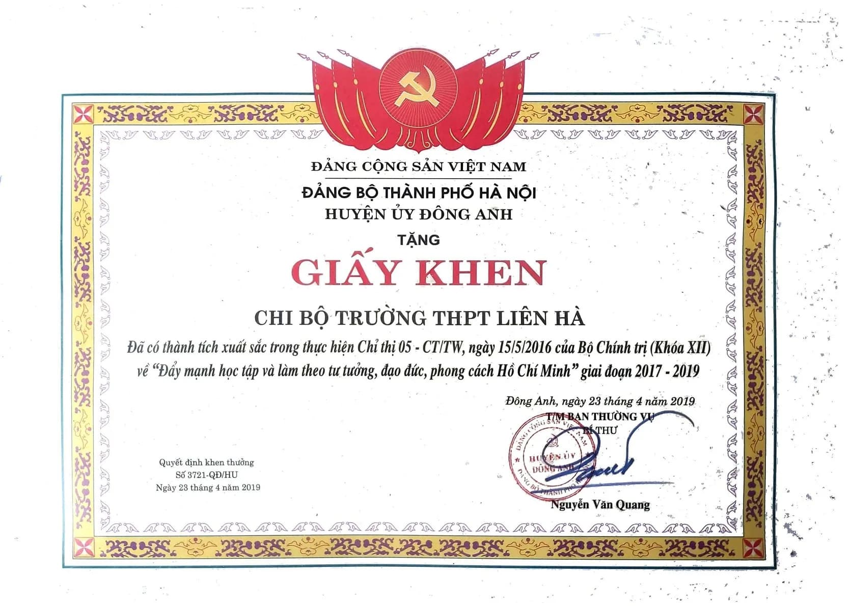 Giấy khen, bằng khen Chi bộ Trường THPT Liên Hà 4