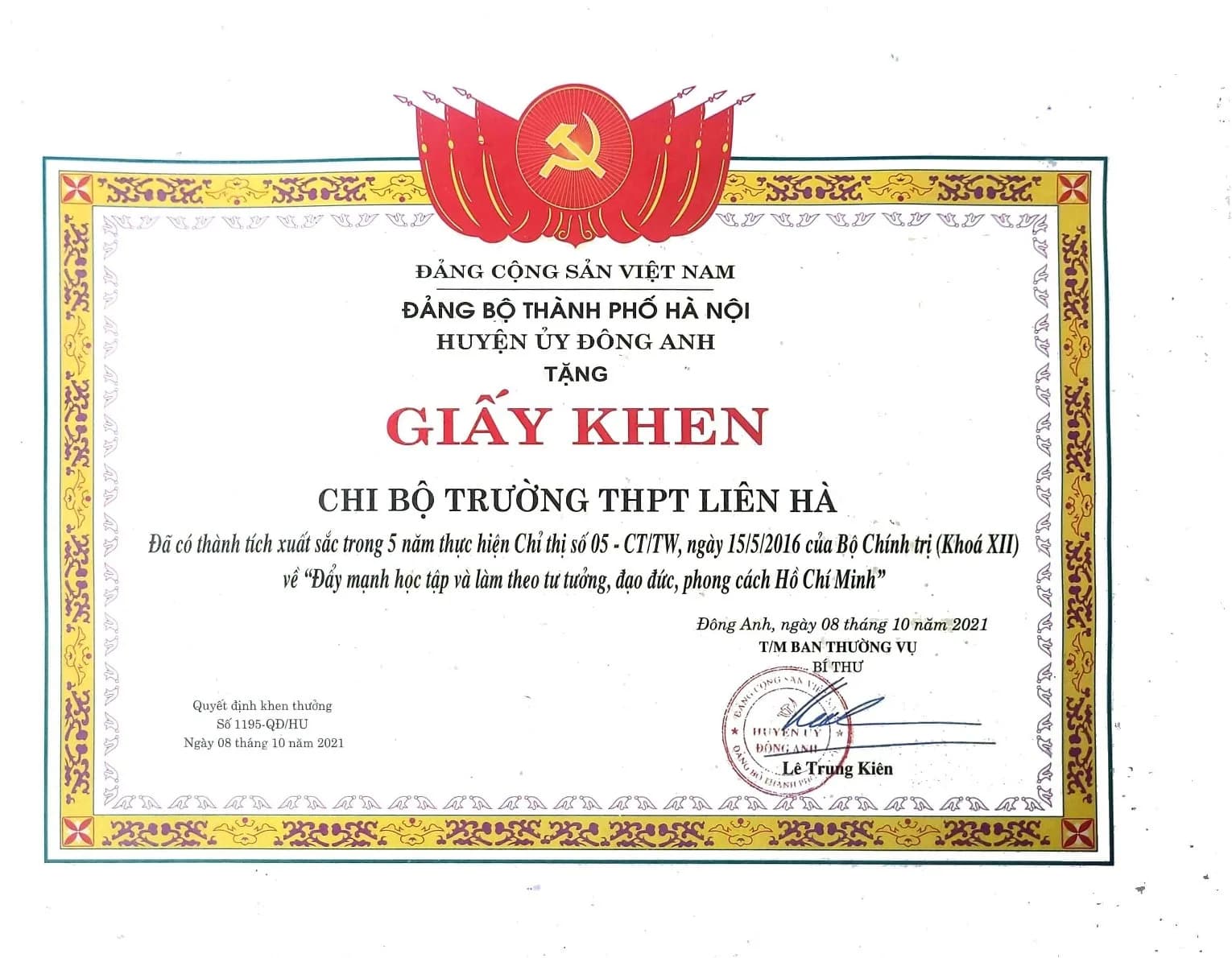 Giấy khen, bằng khen Chi bộ Trường THPT Liên Hà 5