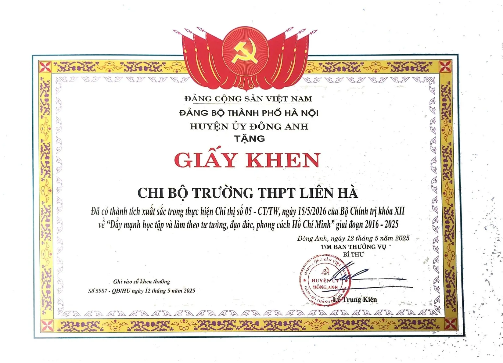 Giấy khen, bằng khen Chi bộ Trường THPT Liên Hà 6
